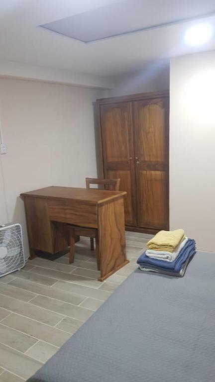 Hogar tico-estadounidense cerca de aeropuerto - Economy Double Room