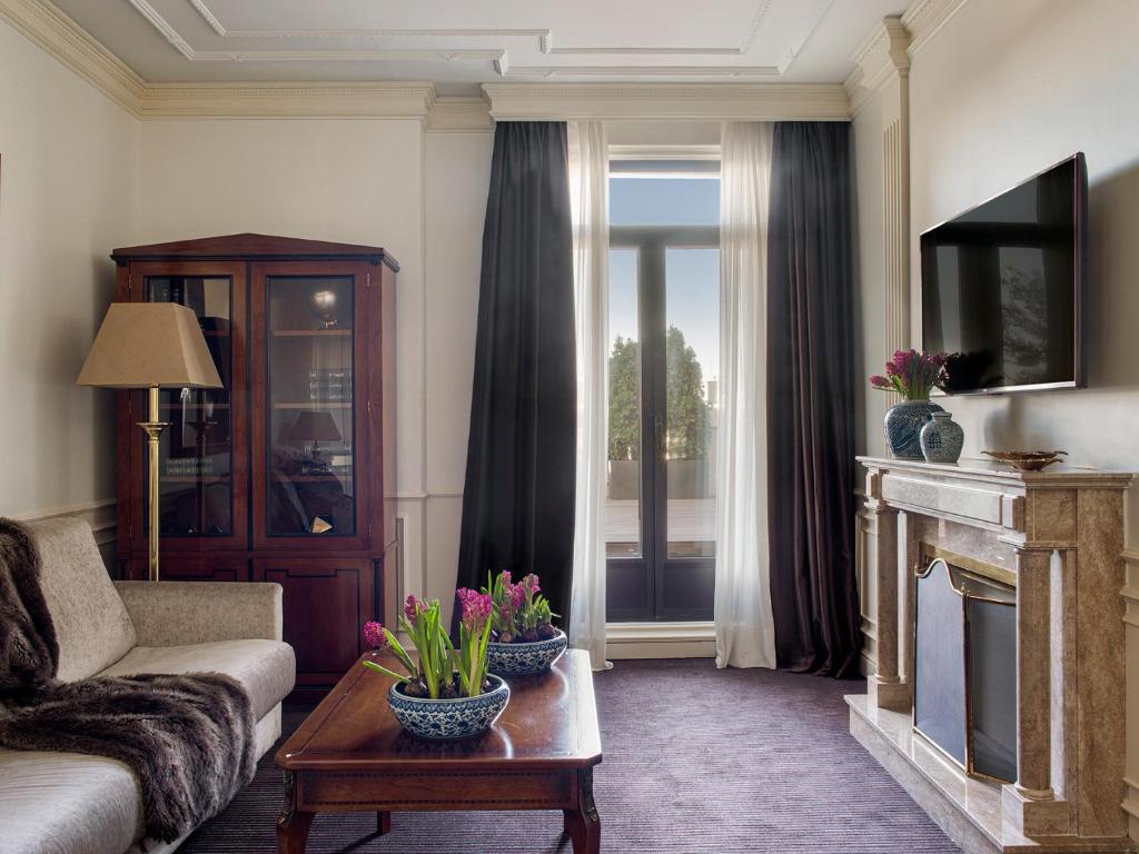 
Colon Penthouse Suite Red Level
