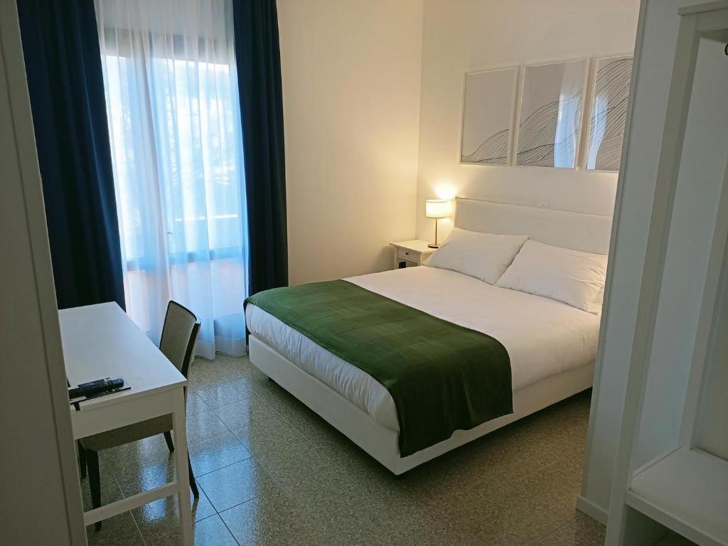 Łóżko lub łóżka w pokoju w obiekcie Casa Valcellina Hotel Ristorante