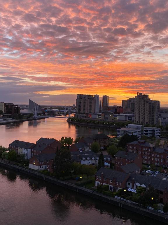 Waterfront View Studio Apartment Man Utd Stadium