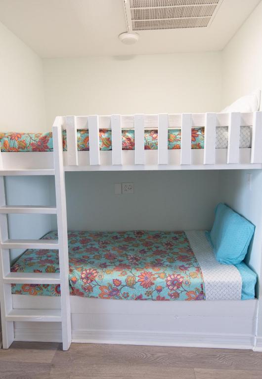 Ein Bett oder Betten in einem Zimmer der Unterkunft Grand Beach Resort Penthouse 1