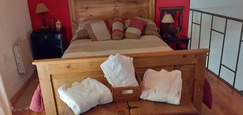 a bedroom with a bed with two baskets of towels at Balcon de Antares in Uspallata