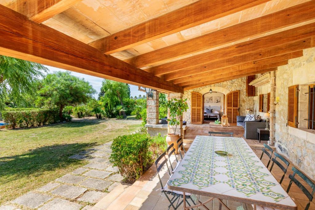 Vonkajšia záhrada v ubytovaní Villa Costa Puerto Pollensa by JS Villas