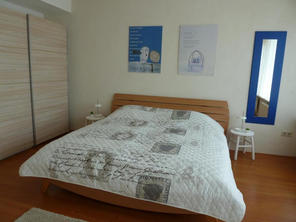 Ein Bett oder Betten in einem Zimmer der Unterkunft Appartement "Zicht op de Vuurtoren"