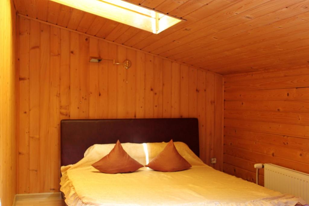 Кровать или кровати в номере Jauku Erdvu Šilta