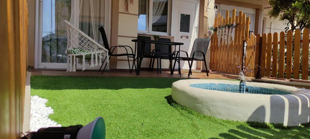 Vonkajšia záhrada v ubytovaní Evris House oasis