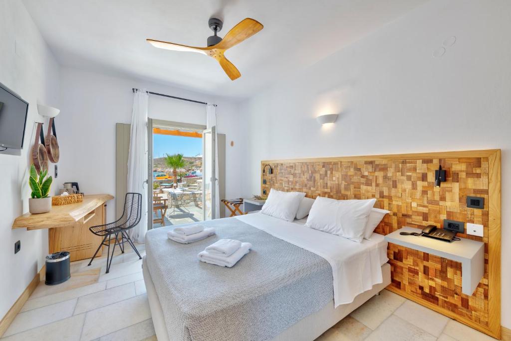 Кровать или кровати в номере Calma Boutique Hotel