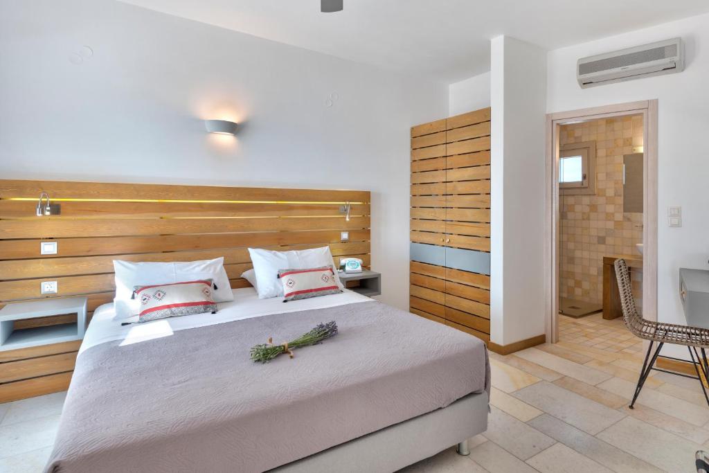 Кровать или кровати в номере Calma Boutique Hotel