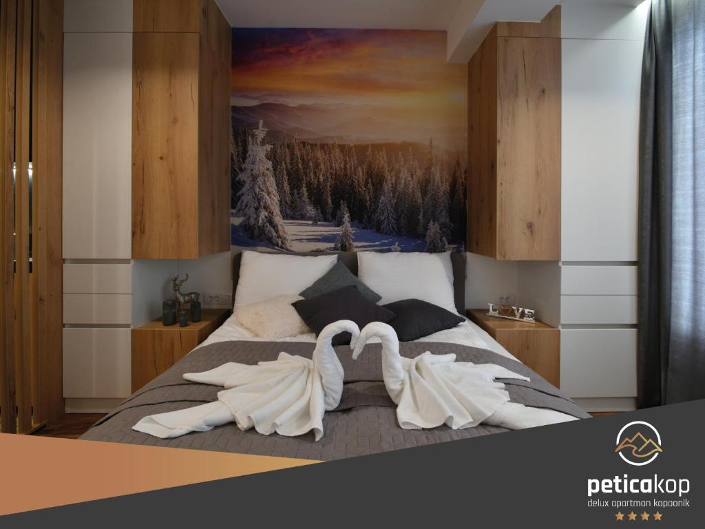 Postel nebo postele na pokoji v ubytování Apartman PETICA KOP A8 Kopaonik