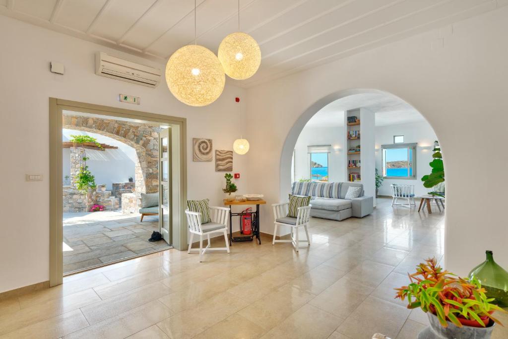 Гостиная зона в Calma Boutique Hotel