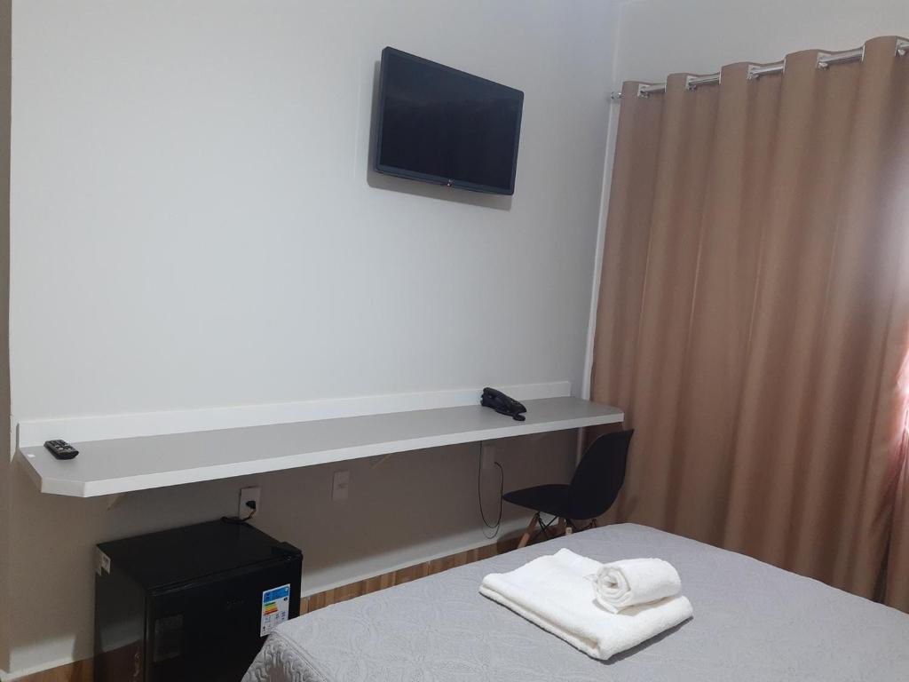 MEDIEVAL HOTEL II - Habitación Triple Con Ventilador