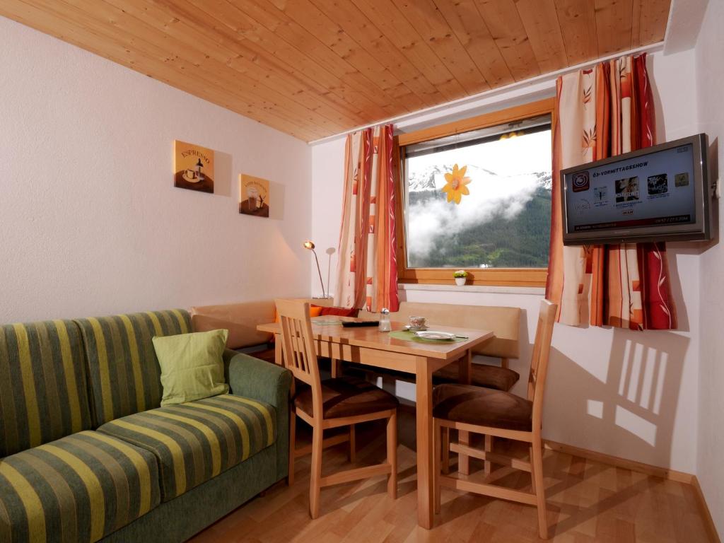 TV a/nebo společenská místnost v ubytování Single Apartment Martlerhof