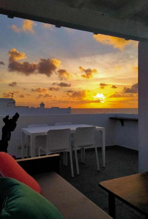 Východ nebo západ slunce při pohledu z apartmánu nebo okolí