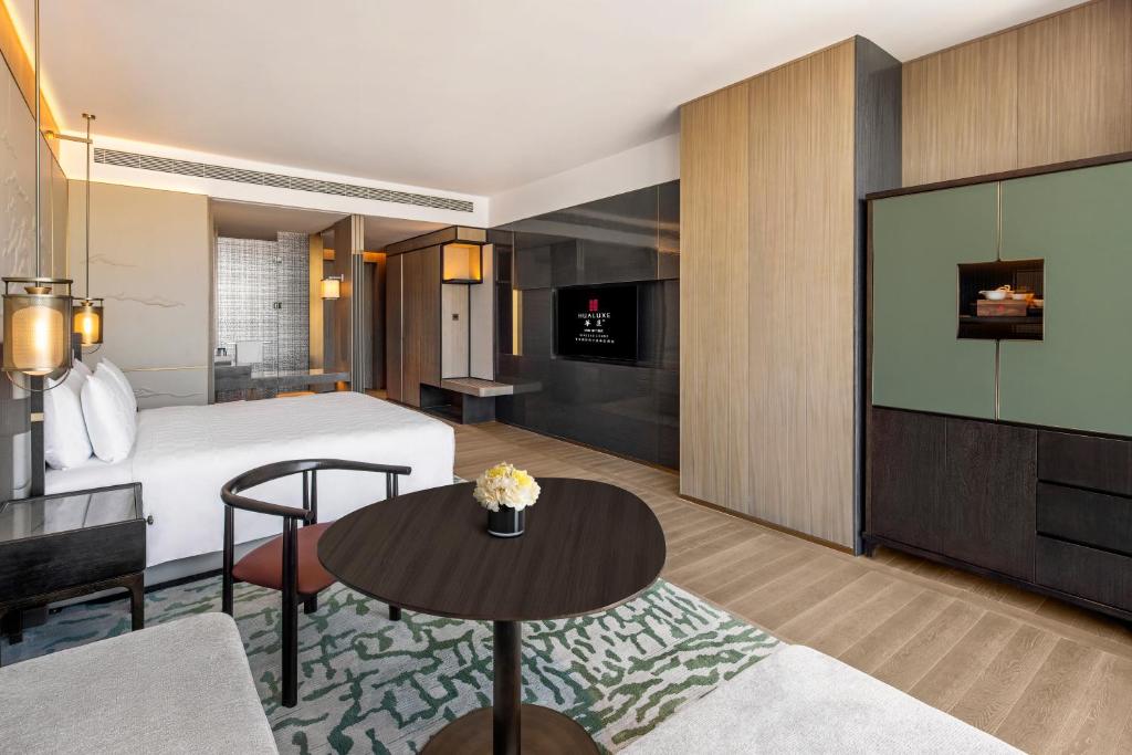 HUALUXE Hotels and Resorts Qingdao Licang - Room King Premium Con Vista A La Ciudad