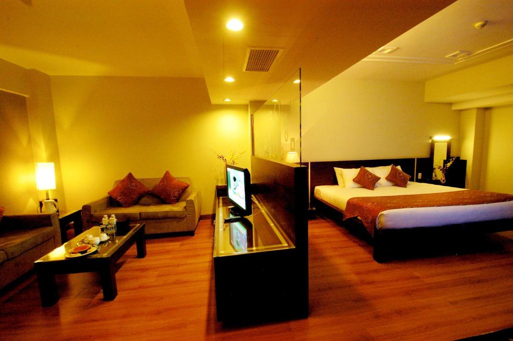 Postel nebo postele na pokoji v ubytování Asia Paradise Hotel