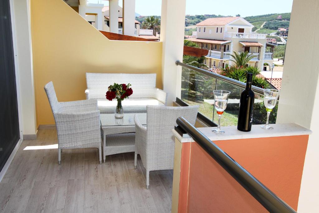 Paralia Luxury Suites - 11