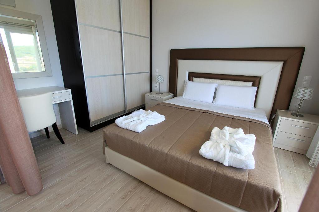 Paralia Luxury Suites - 14