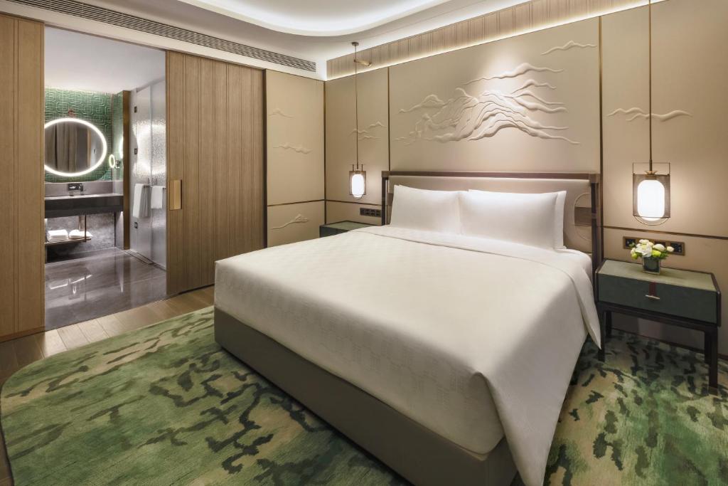 HUALUXE Hotels and Resorts Qingdao Licang - Королев