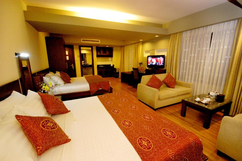 Postel nebo postele na pokoji v ubytování Asia Paradise Hotel