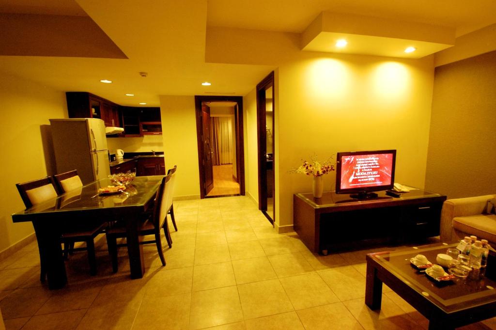 TV a/nebo společenská místnost v ubytování Asia Paradise Hotel
