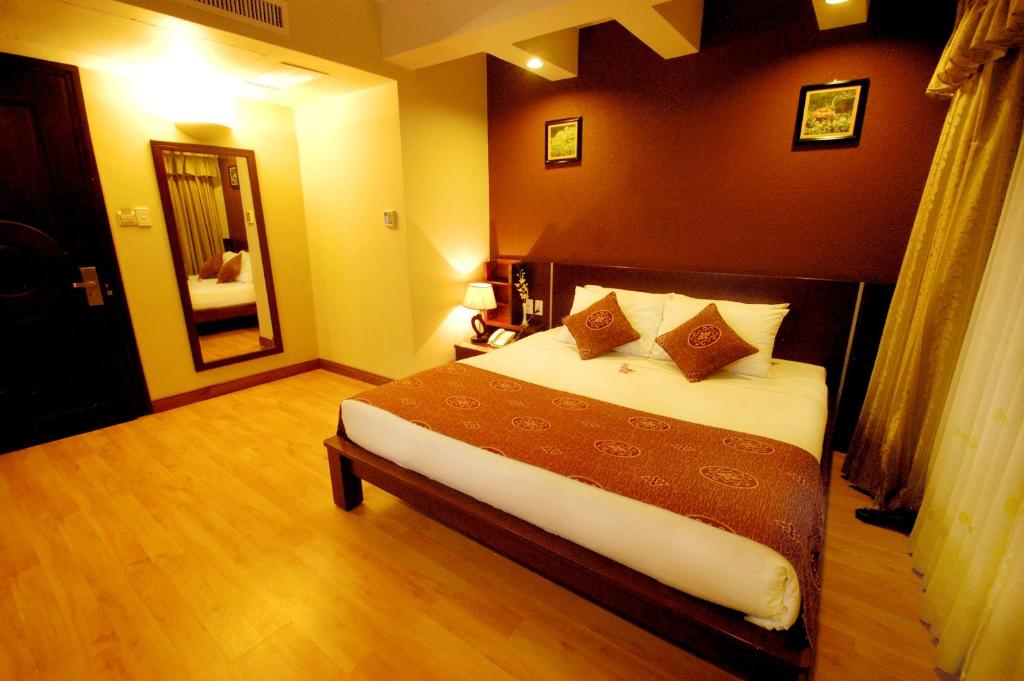 Postel nebo postele na pokoji v ubytování Asia Paradise Hotel