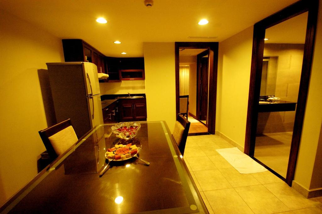 Kuchyň nebo kuchyňský kout v ubytování Asia Paradise Hotel