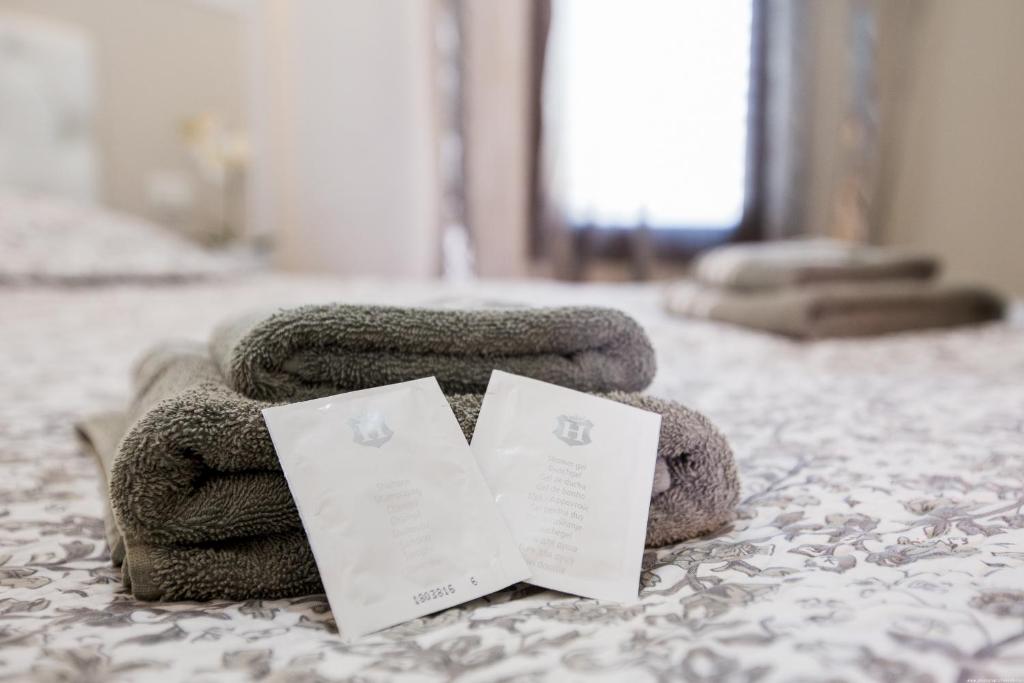 A bed or beds in a room at Las Americas de LUX 98m2