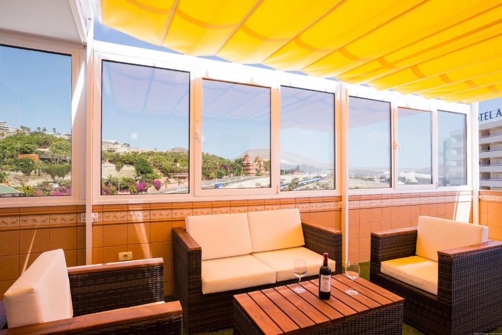 A seating area at Las Americas de LUX 98m2