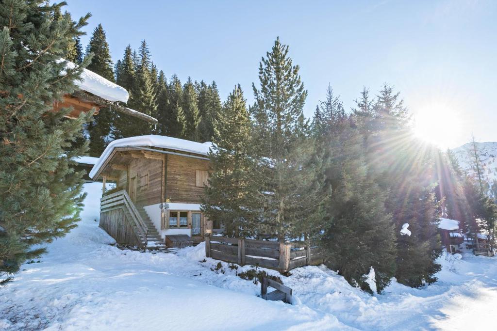Hochfügenblick-ski- und Wanderhütte during the winter
