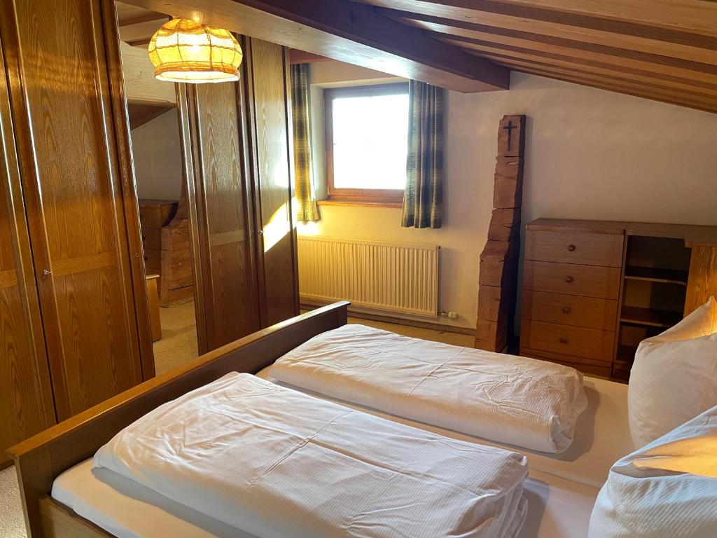 a bedroom with two beds and a window at Appartement Oberlacken in Sankt Johann in Tirol