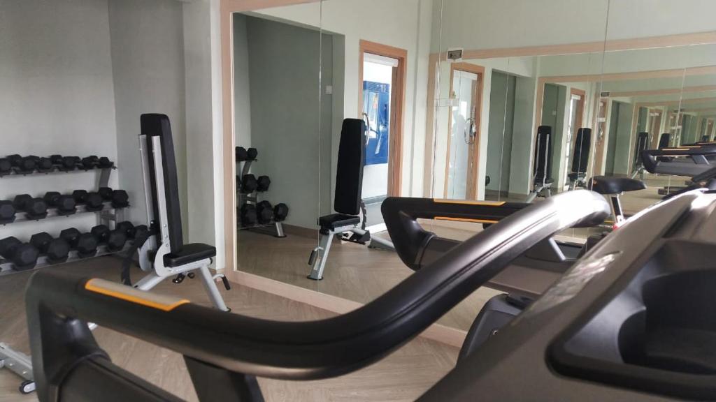 Fitness centrum a/nebo fitness zařízení v ubytování Muara Hotel Bukittinggi