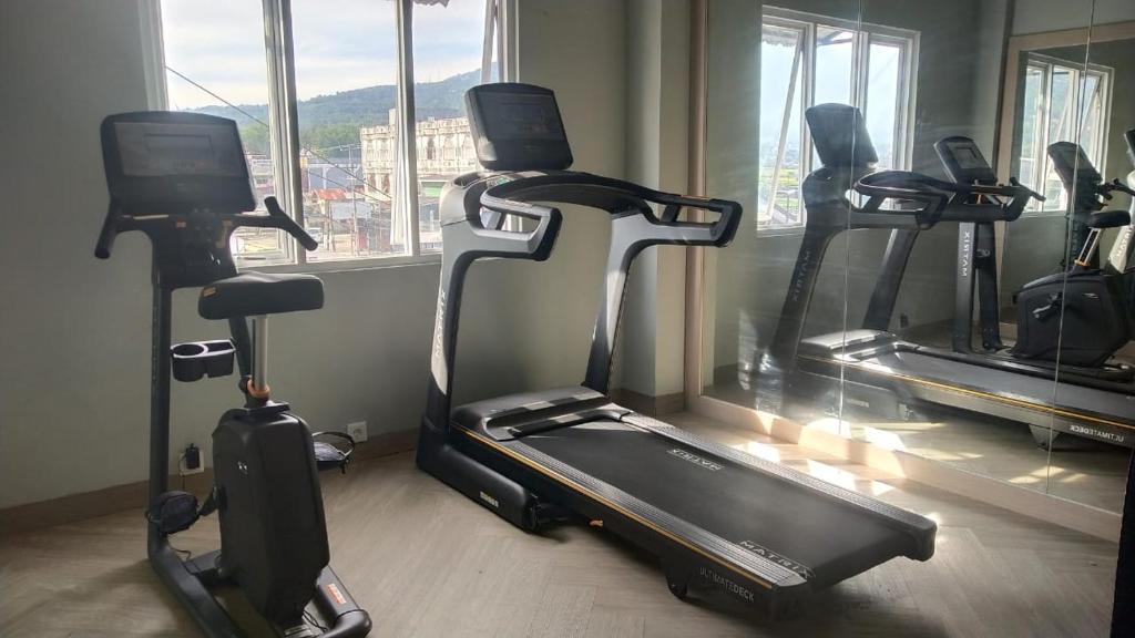 Fitness centrum a/nebo fitness zařízení v ubytování Muara Hotel Bukittinggi