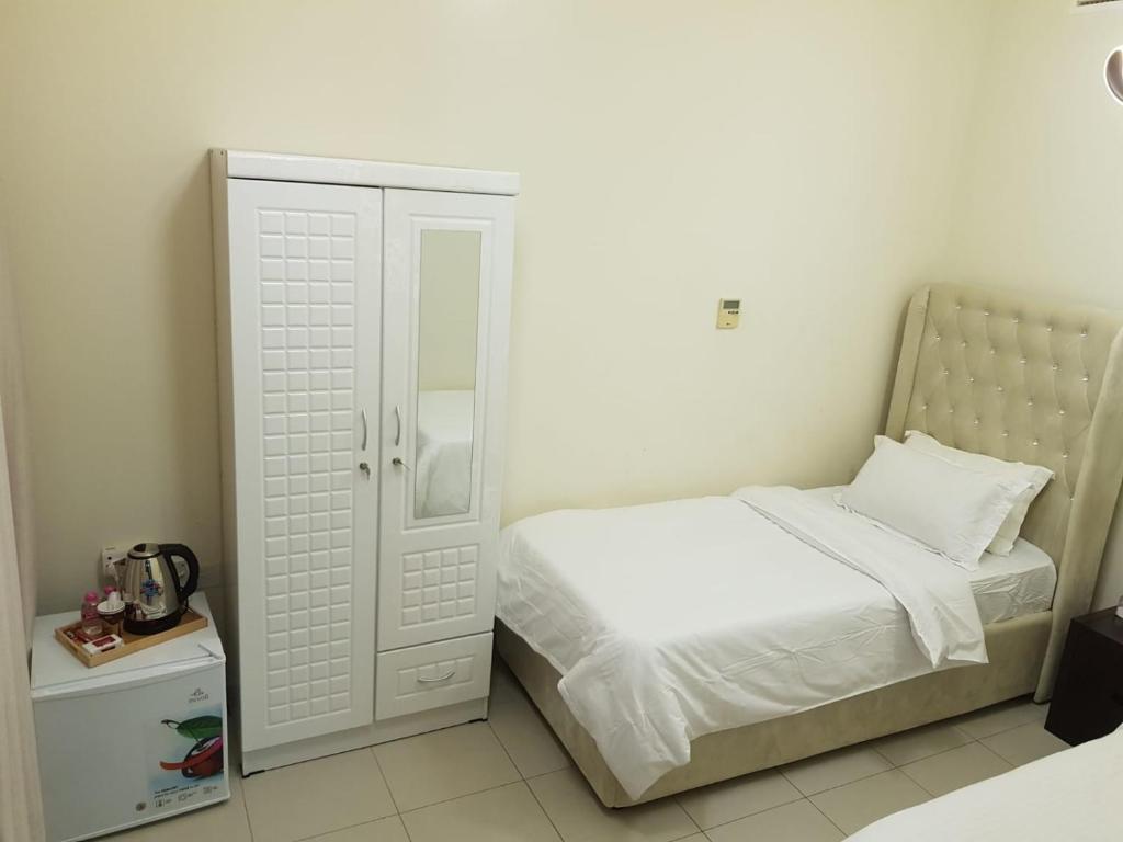 Postel nebo postele na pokoji v ubytování شاليهات ليماس ميناء العرب