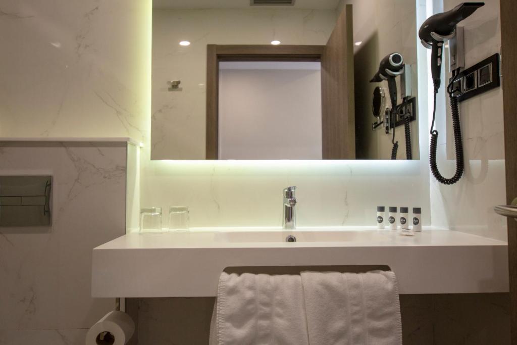 Un baño de Oca Playa de Foz Hotel & Spa