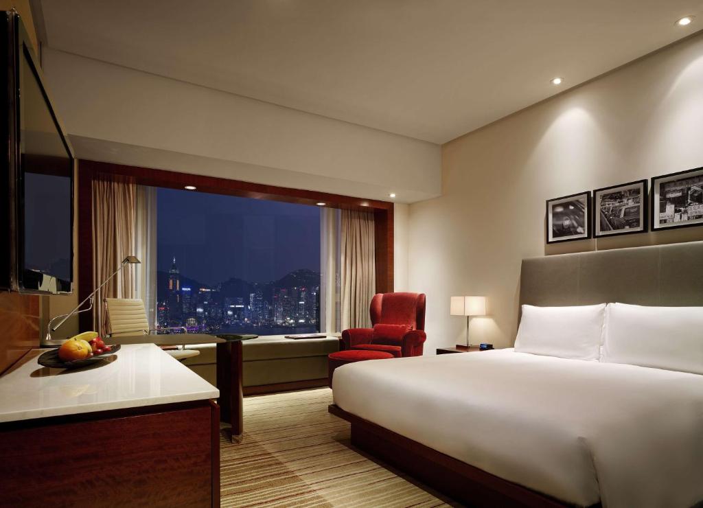 Postel nebo postele na pokoji v ubytování Hyatt Regency Hong Kong Tsim Sha Tsui