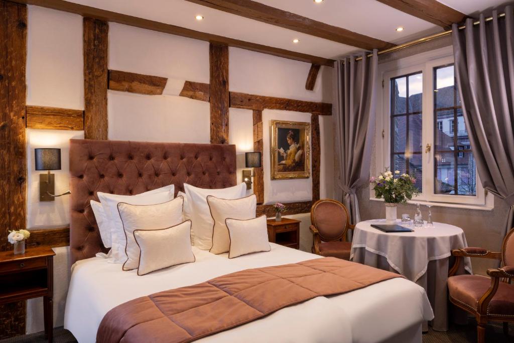 Postel nebo postele na pokoji v ubytování Hotel Restaurant Le Maréchal - Teritoria