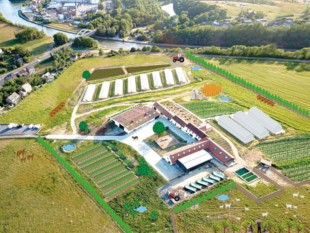 une vue aérienne d'une exploitation avec un champ de cultures dans l'établissement Little Farm Comfort&PrestigeHouse, à Ittre