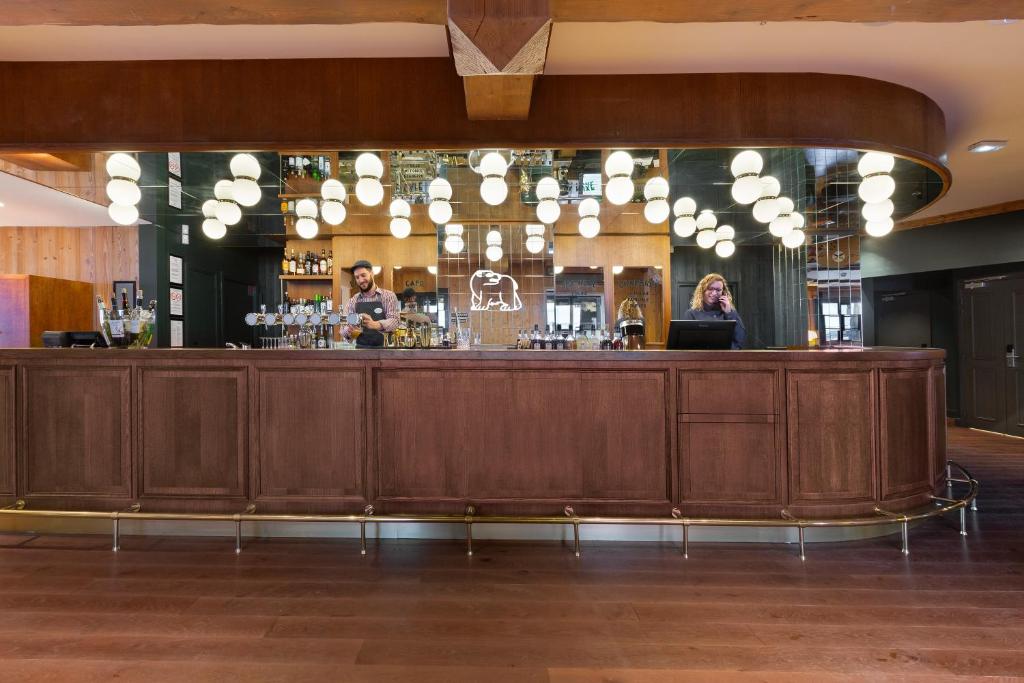 Lounge nebo bar v ubytování Ours Blanc Hotel & Spa