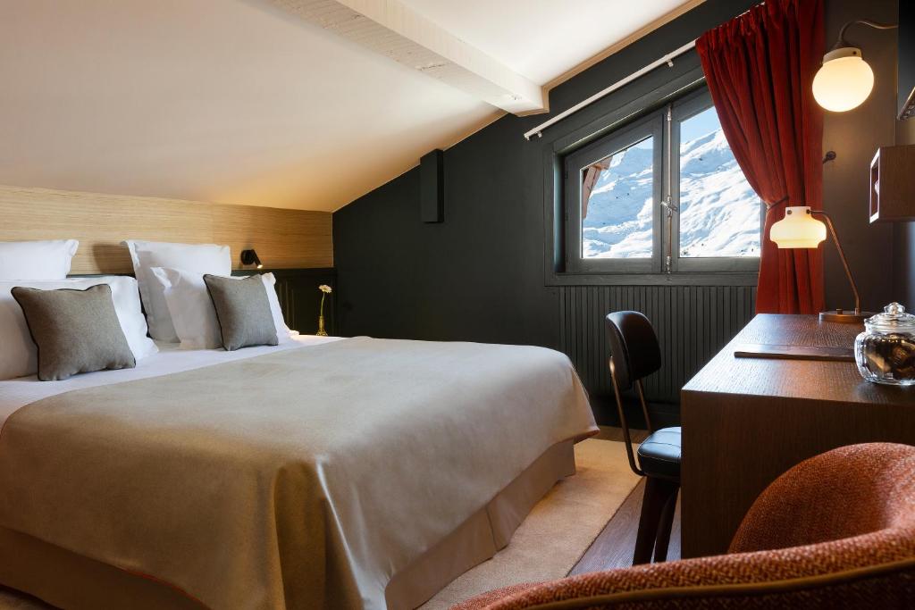 Postel nebo postele na pokoji v ubytování Ours Blanc Hotel & Spa