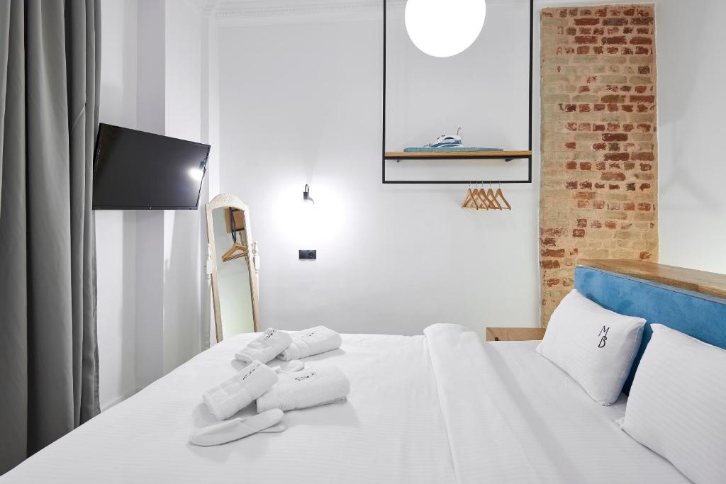 The Maroon Bottle Luxury Suites - Resim 40