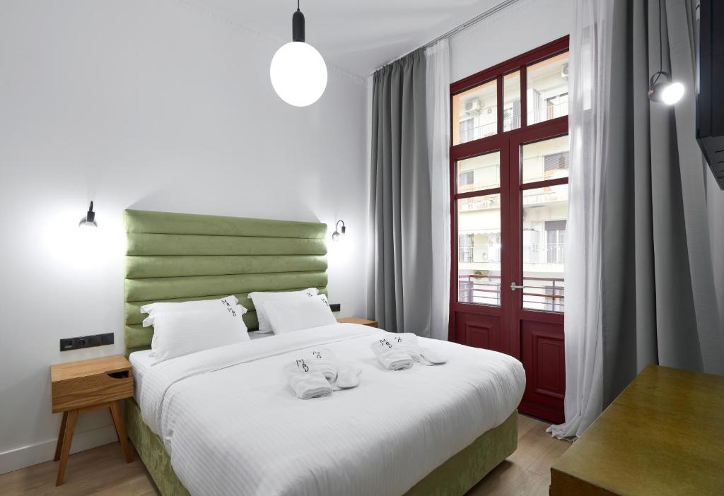 The Maroon Bottle Luxury Suites - Resim 41