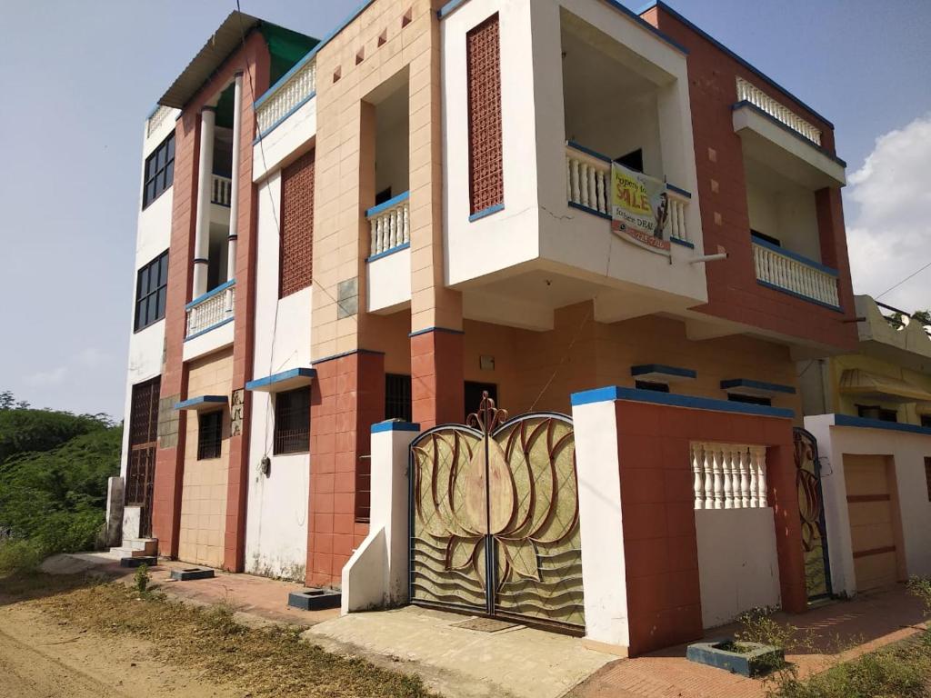 2 BHK Independent Home Stay - Kamal Kunj - Housity