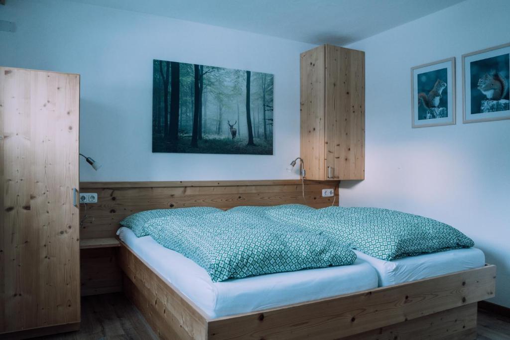 A bed or beds in a room at Haus Renswouw
