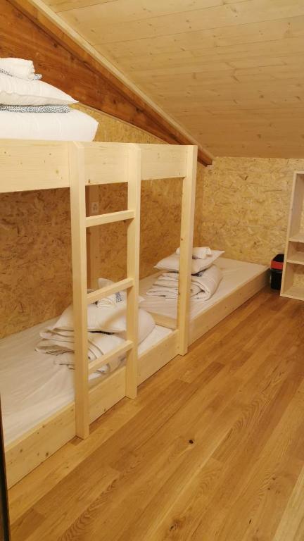Letto o letti in una camera di Cabane Bella-Tola
