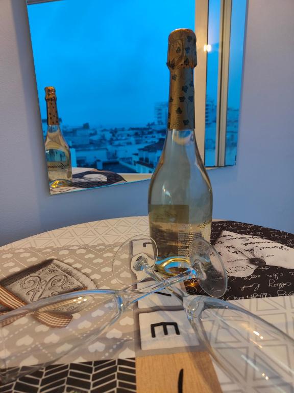 Nápoje v ubytovaní Avenida Palma de Mallorca City center with sea views BY NAMASTE ELITE