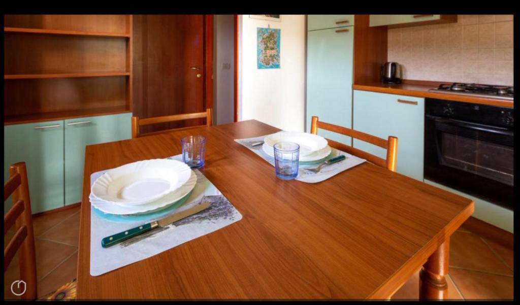 Kuchnia lub aneks kuchenny w obiekcie AIRPORT-MATER-POOL-LIVE-LATE-CHECKIN-FREE-FROM 7-TILL9PM-AFTER 9PM EXTRACHARGE-TOPAY-INCLUDED-ECONOMIC-SHUTTLE-LATE CHECK OUT-ASSISTANCE TO-RENTCAR&SAVE MONEY DURING JOURNEY 5minByWalkToCcenter2mByWalkToTouristicPort5MinByWalkToBusForCityAndBeaches