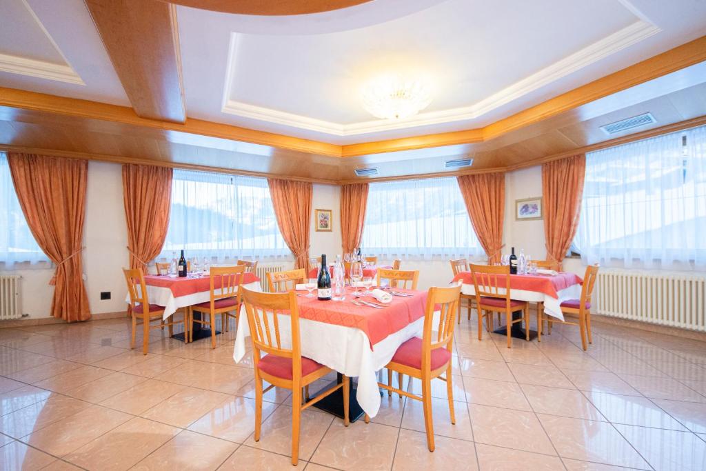 Fotografie z fotogalerie ubytování Flos Hotel v Moeně