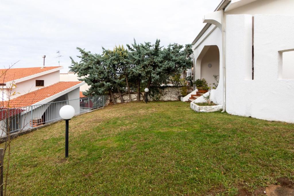 Vonkajšia záhrada v ubytovaní Splendida Villa con vista sull'Isola di Cirella