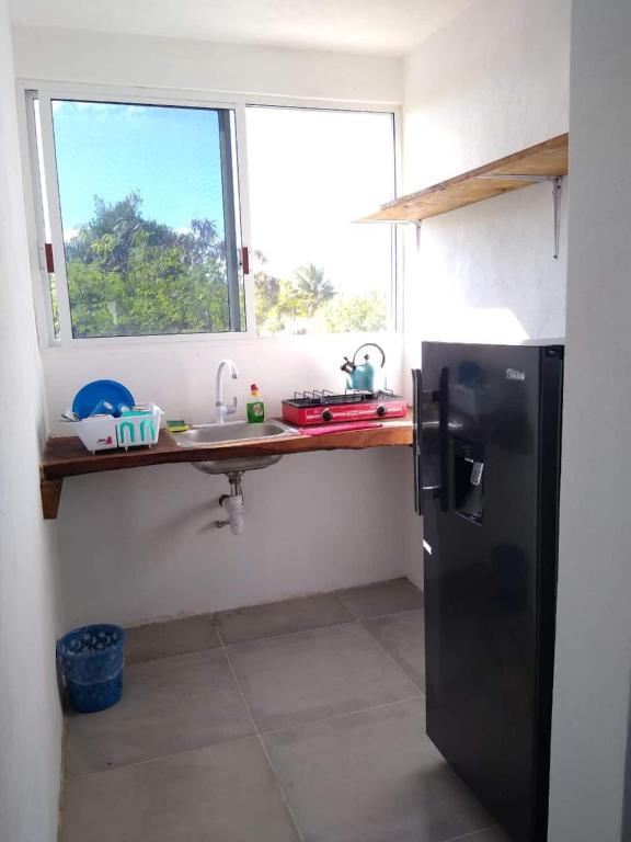 Kuchyň nebo kuchyňský kout v ubytování Camping y Cabañas Chelem