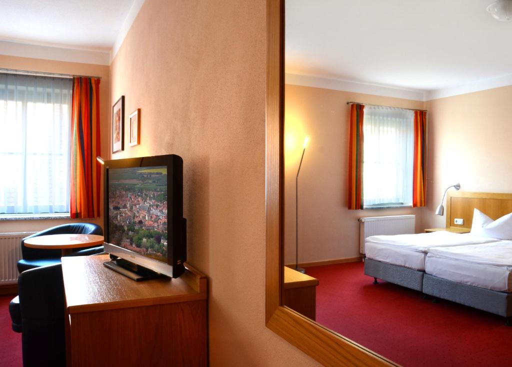TV a/nebo společenská místnost v ubytování Hotel Dom-Eck